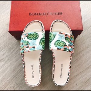 Donald J Pliner Cava Geometric Jungle Slide Sandal